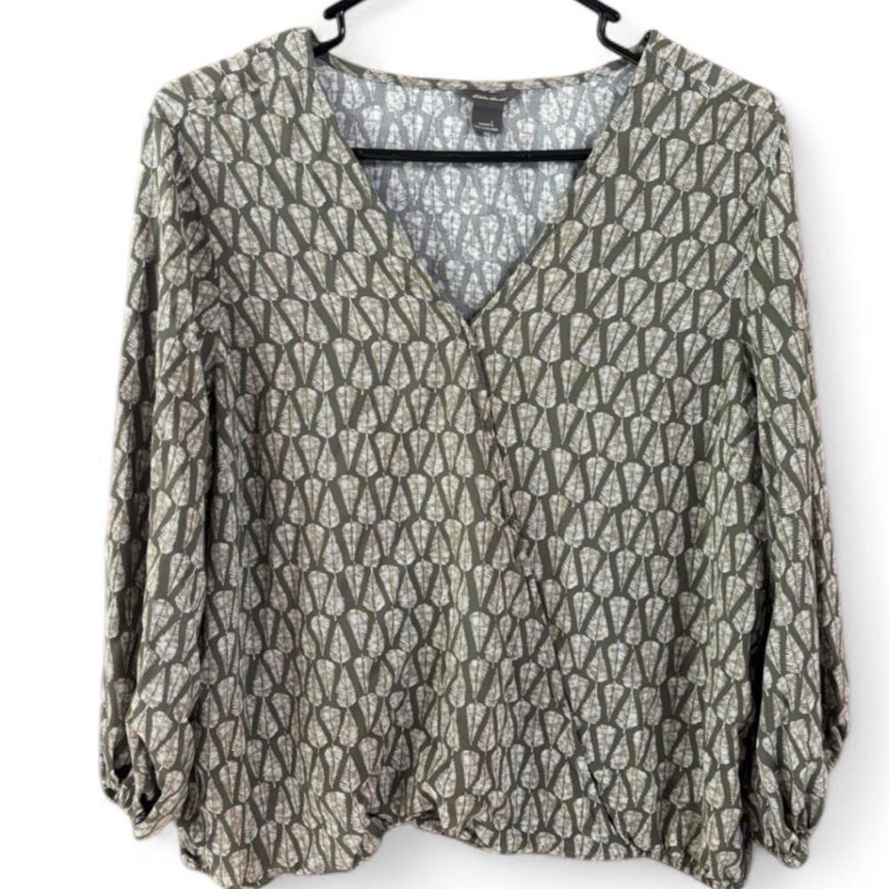 Eddie Bauer Green Feather Print Blouse V Neck Long Sleeve Lightweight Rayon L